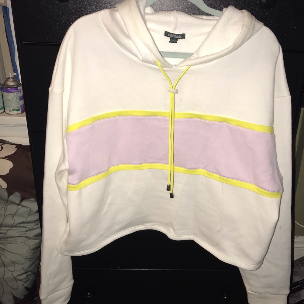 NWT cute pullover hoodie 😍😍